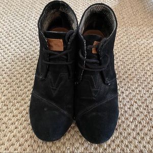 TOMS Desert Wedge booties